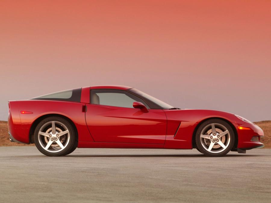  Chevrolet Corvette Coupe 2004 года  (фото 4 из 16)